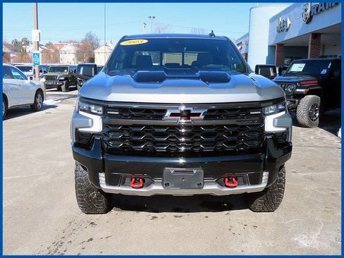 Used 2023 Chevrolet Silverado 1500 ZR2 w/ Technology Package AWD/4WD image 2