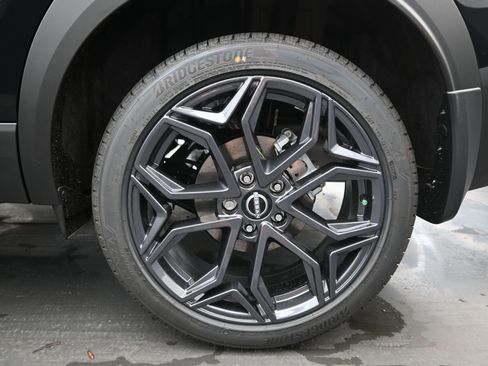 New 2026 Nissan Kicks SR image 10