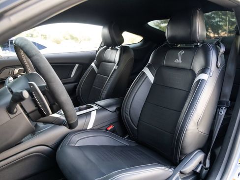 Used 2022 Ford Mustang Shelby GT500 w/ Technology Package RWD image 5