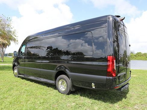 Used 2024 Mercedes-Benz Sprinter 3500 image 4