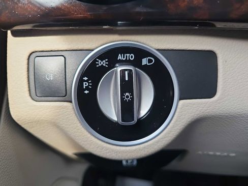 Used 2015 Mercedes-Benz GLK 350 2WD w/ Premium 1 Package image 38