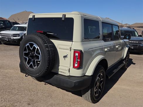 New 2025 Ford Bronco Outer Banks image 4