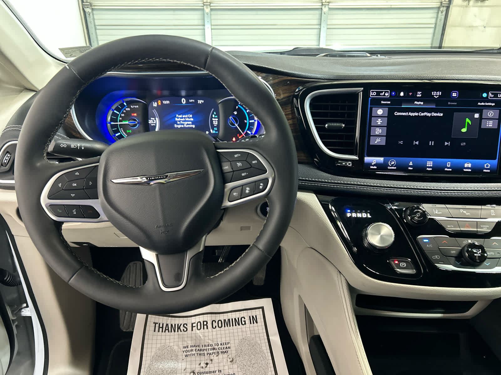 Used 2023 Chrysler Pacifica Limited FWD image 9