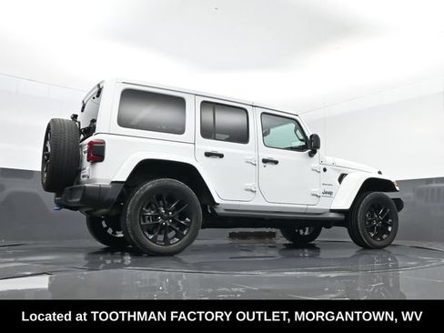 Used 2023 Jeep Wrangler Unlimited Sahara w/ Dual Top Group AWD/4WD image 27