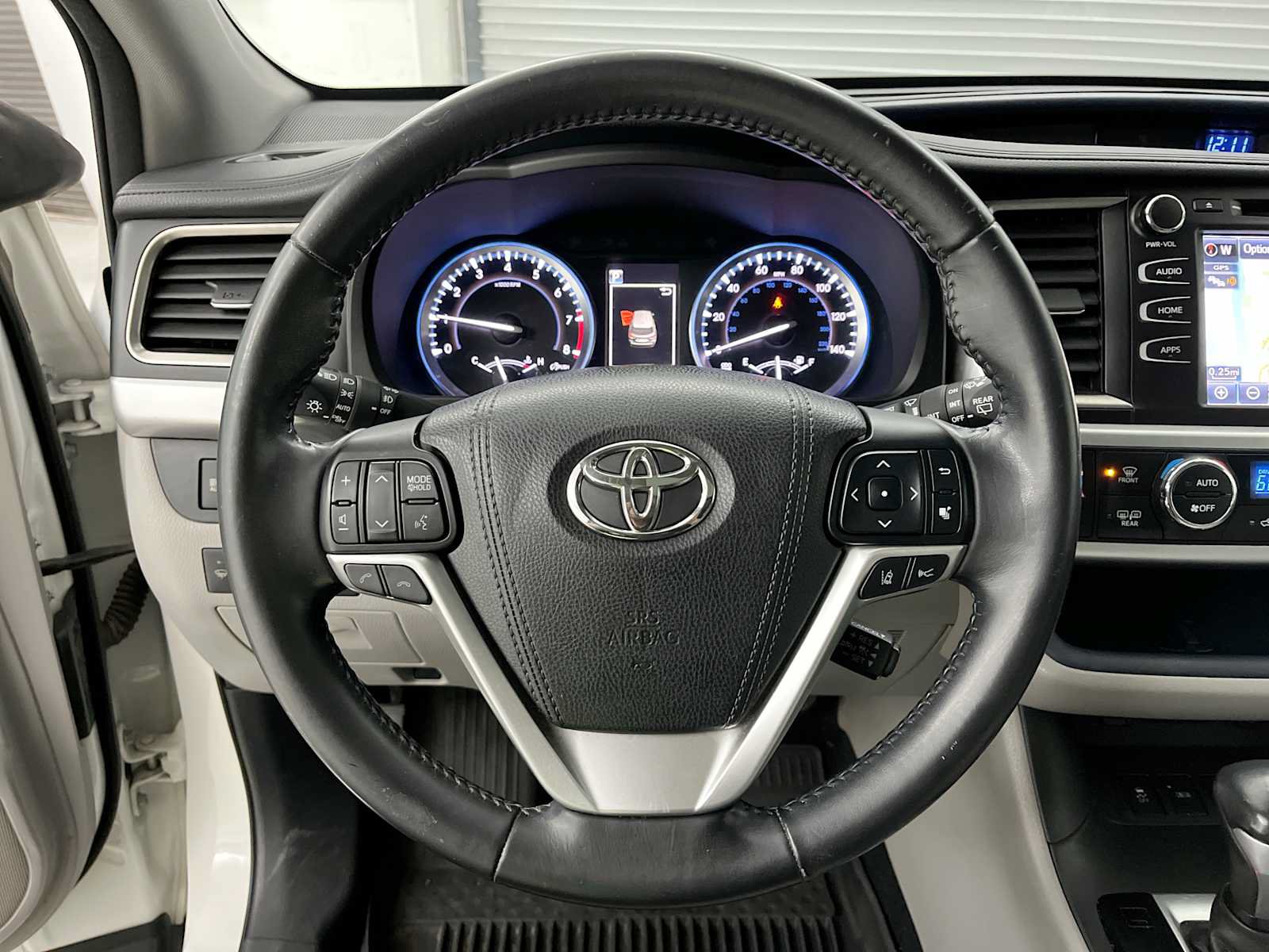 Used 2017 Toyota Highlander XLE AWD/4WD image 17
