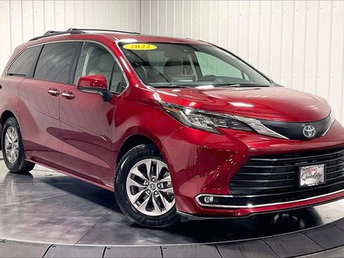 Used 2022 Toyota Sienna XLE w/ XLE Plus Package AWD/4WD image 3
