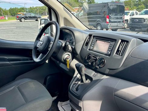 Used 2017 Nissan NV200 SV w/ Technology Package image 12