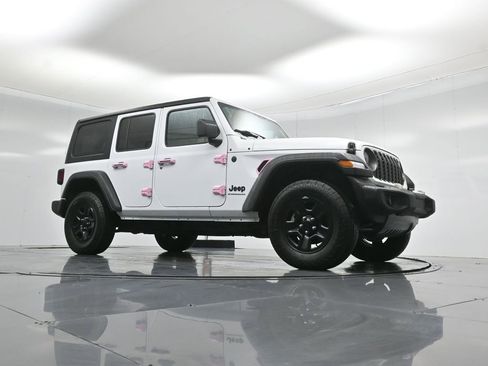 Used 2025 Jeep Wrangler Sport image 4