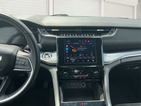 Used 2022 Jeep Grand Cherokee Altitude image 11