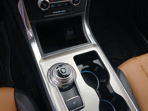 Used 2024 Ford Edge Titanium w/ Titanium Elite Package image 9