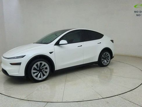 Used 2026 Tesla Model Y Long Range RWD image 64