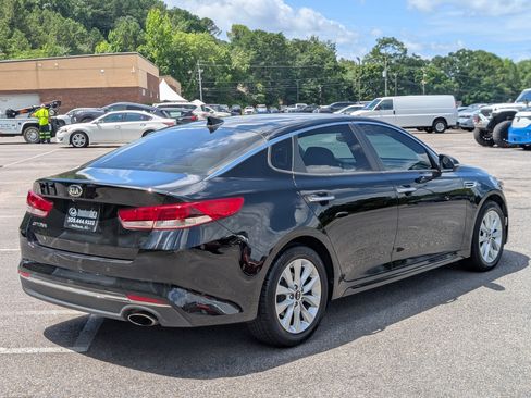Used 2018 Kia Optima LX w/ 17" Alloy Wheels Package FWD image 9