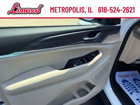 Used 2025 Jeep Grand Cherokee Limited AWD/4WD image 15