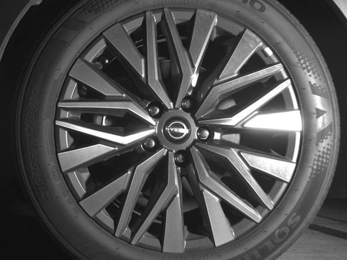Used 2025 Nissan Altima 2.5 SV FWD image 12