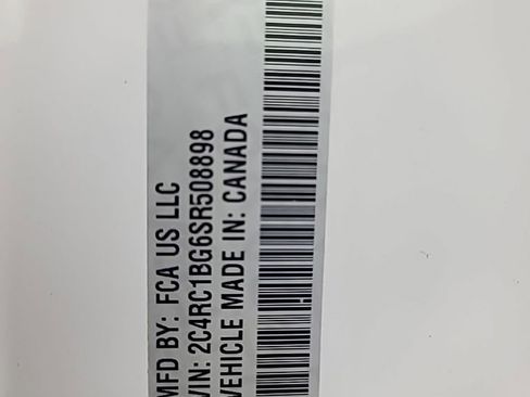 Used 2025 Chrysler Pacifica Select image 42