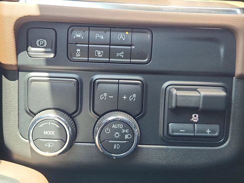 Certified 2025 Chevrolet Tahoe High Country RWD image 18