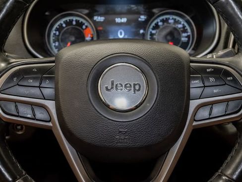 Used 2019 Jeep Cherokee Limited FWD image 12