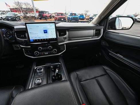Used 2022 Ford Expedition Max XLT image 34