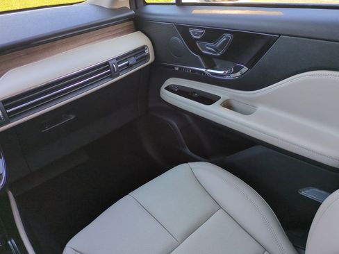 New 2026 Lincoln Corsair Reserve image 17