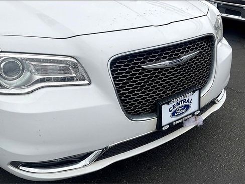 Used 2019 Chrysler 300 Limited image 27