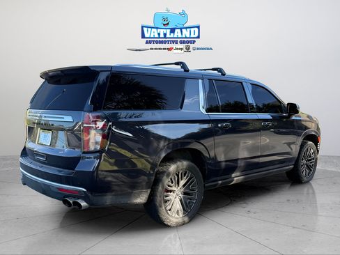 Used 2024 Chevrolet Suburban High Country AWD/4WD image 5