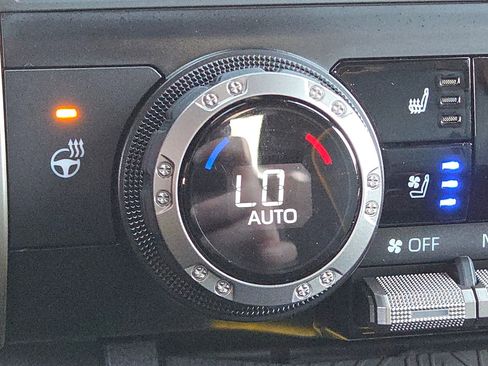 Used 2024 Toyota Tacoma Trailhunter image 11