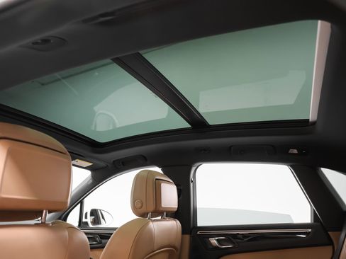 Certified 2021 Porsche Macan S image 44