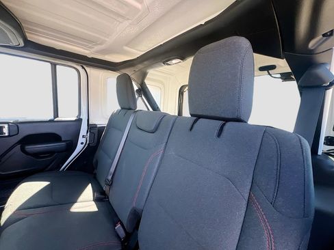 Used 2025 Jeep Wrangler Unlimited Rubicon AWD/4WD image 24