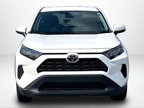 Used 2022 Toyota RAV4 LE AWD/4WD image 4