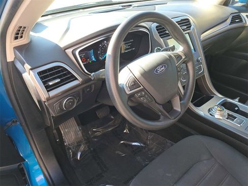 Used 2020 Ford Fusion SE image 7