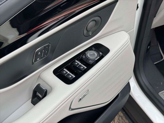 Used 2026 Lincoln Nautilus Reserve AWD/4WD image 18