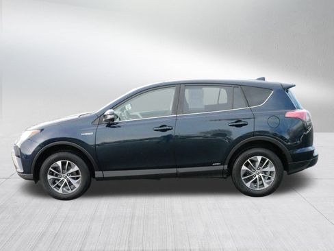 Used 2018 Toyota RAV4 LE image 4