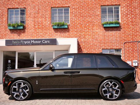 New 2026 Rolls-Royce Cullinan Black Badge AWD/4WD image 3