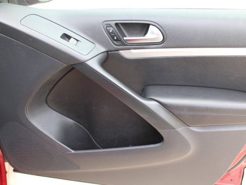 Used 2012 Volkswagen Tiguan S FWD image 12