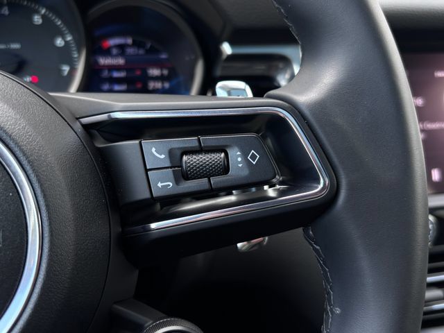 Certified 2026 Porsche Macan AWD/4WD image 17