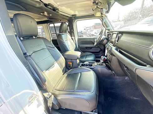 Used 2023 Jeep Wrangler Unlimited Sahara w/ Cold Weather Group image 32