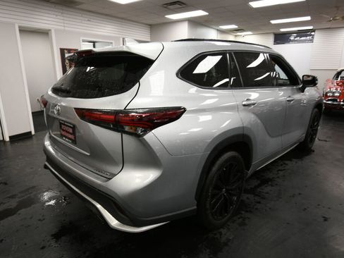Certified 2024 Toyota Highlander XSE image 7