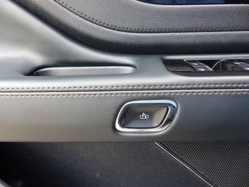Used 2025 Lincoln Aviator AWD image 19