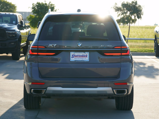 Used 2024 BMW X7 xDrive40i AWD/4WD image 4