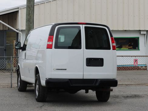 Used 2019 Chevrolet Express 2500 RWD image 6