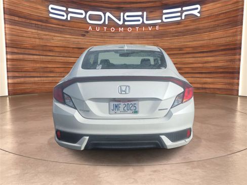 Used 2017 Honda Civic Touring image 6