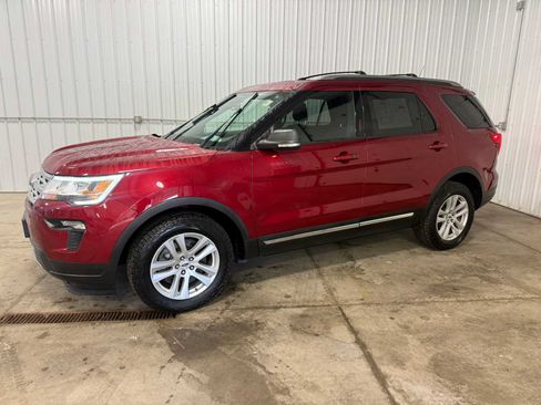 Used 2019 Ford Explorer XLT w/ Equipment Group 201A AWD/4WD image 2