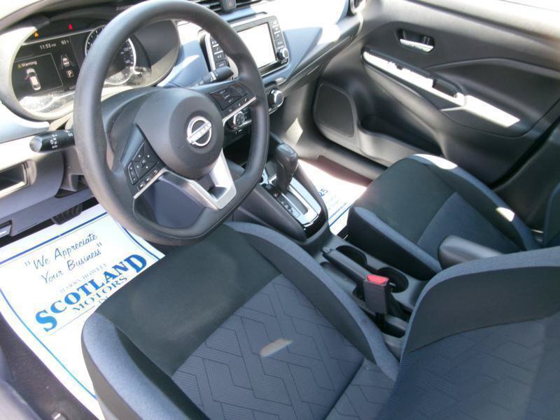 Used 2025 Nissan Versa SV FWD image 12