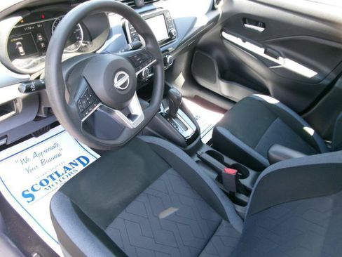 Used 2025 Nissan Versa SV FWD image 12