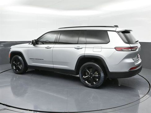 Used 2021 Jeep Grand Cherokee L Laredo RWD image 25