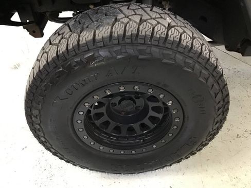 Used 2018 Jeep Wrangler Unlimited Rubicon w/ Connectivity Group AWD/4WD image 9