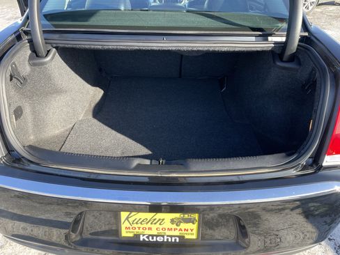 Used 2019 Chrysler 300 Limited image 9