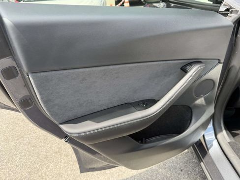 Used 2023 Tesla Model Y Long Range AWD/4WD image 13