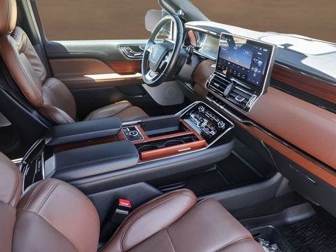 Used 2024 Lincoln Navigator Reserve AWD/4WD image 29