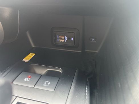 Used 2021 Toyota Venza Limited image 66